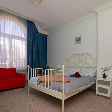 Irene's Palace Apartment *